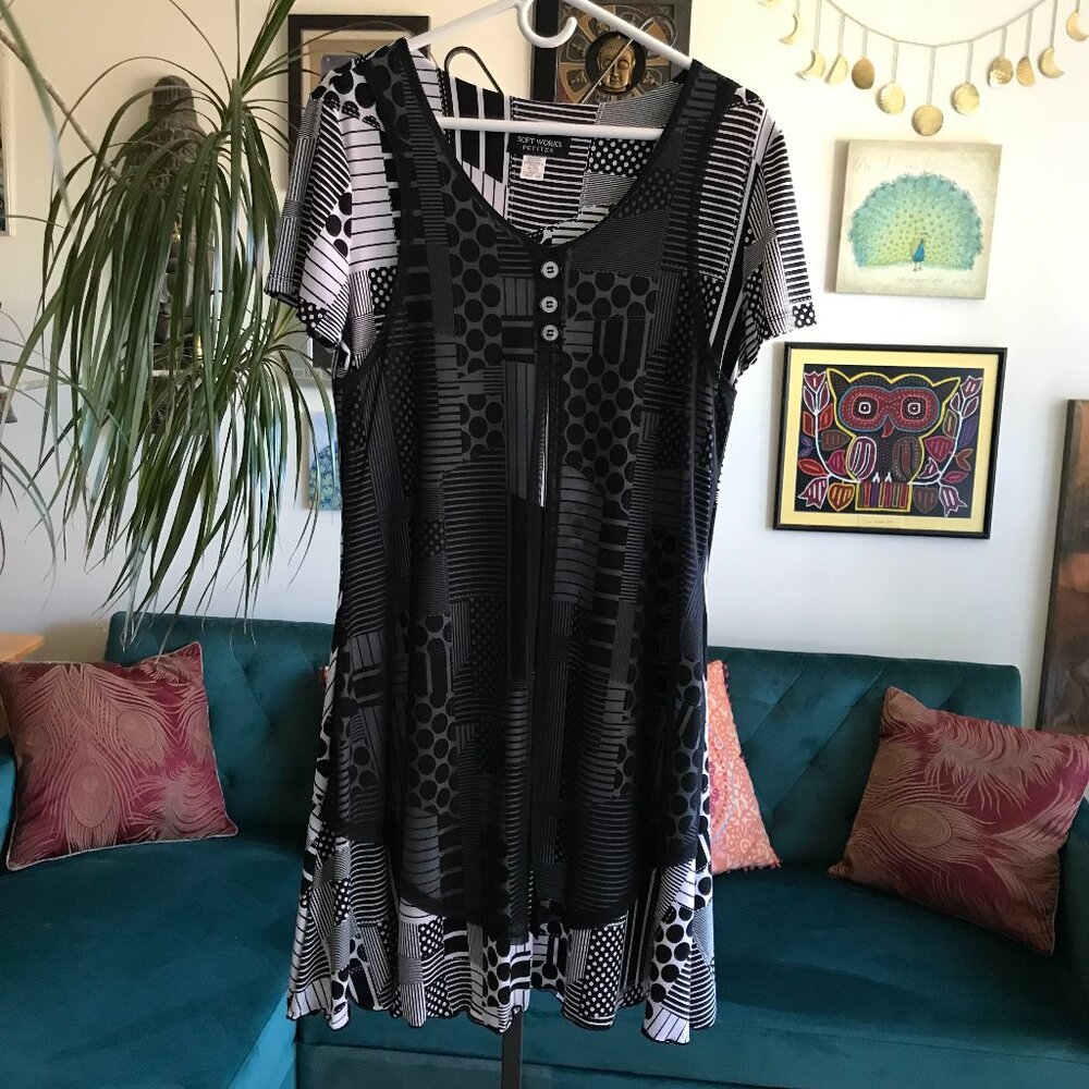 SOFT WORKS size XL Black & White Geometric Print Stretch Mesh Overlay Dress